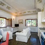 Edoardo Apartament *